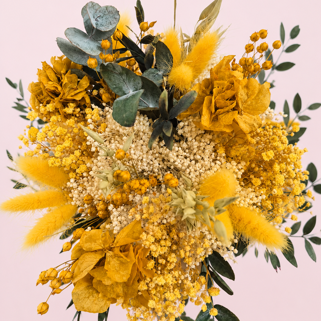 ramo de hortensias preservadas amarillo
