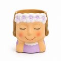 macetero lila niña con flores